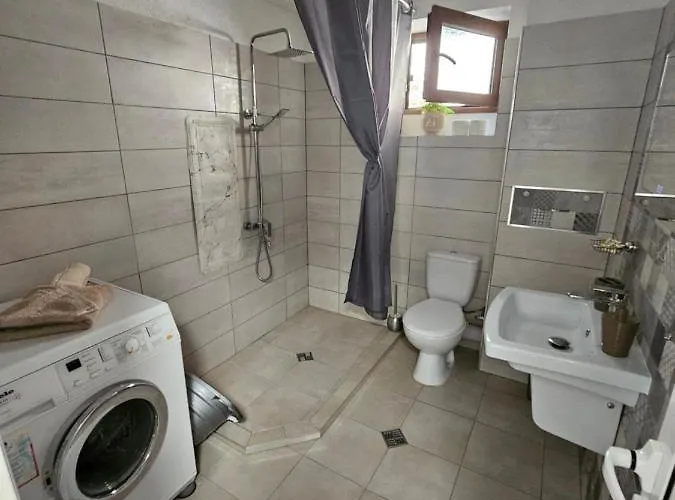 за гости криси гр. Апартаменты *